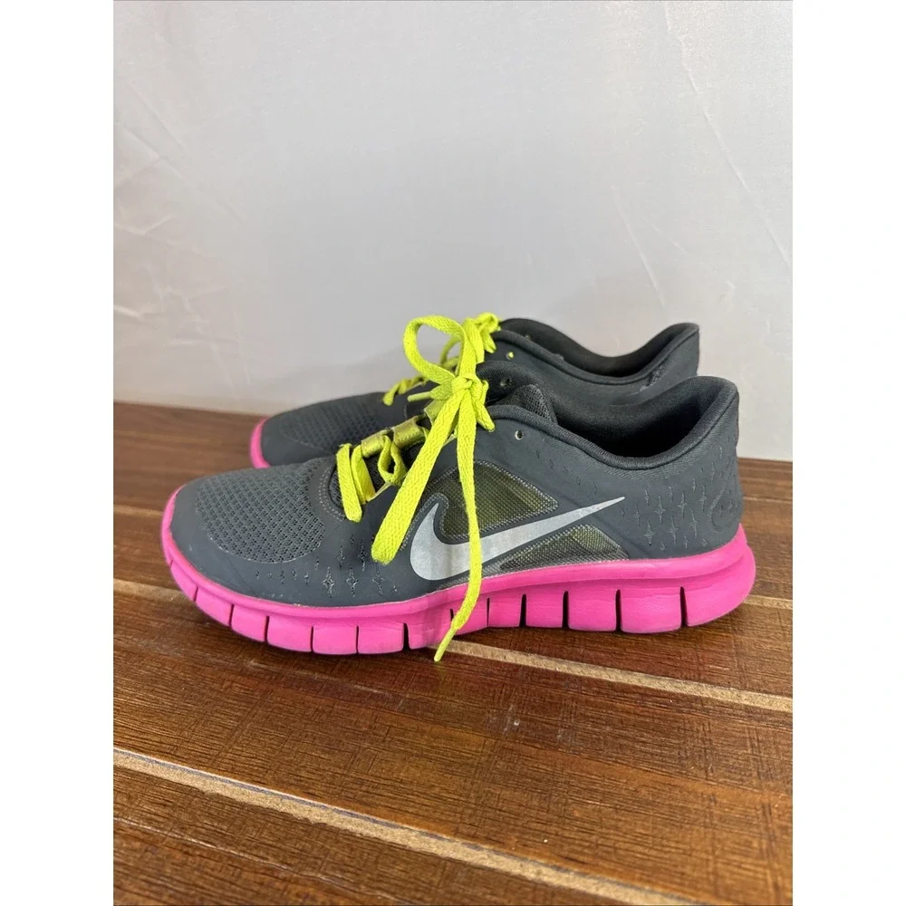 Nike Free Run 3‎ Size Girl's 5.5 Y Gray/Pink 512098–036 Running Shoes